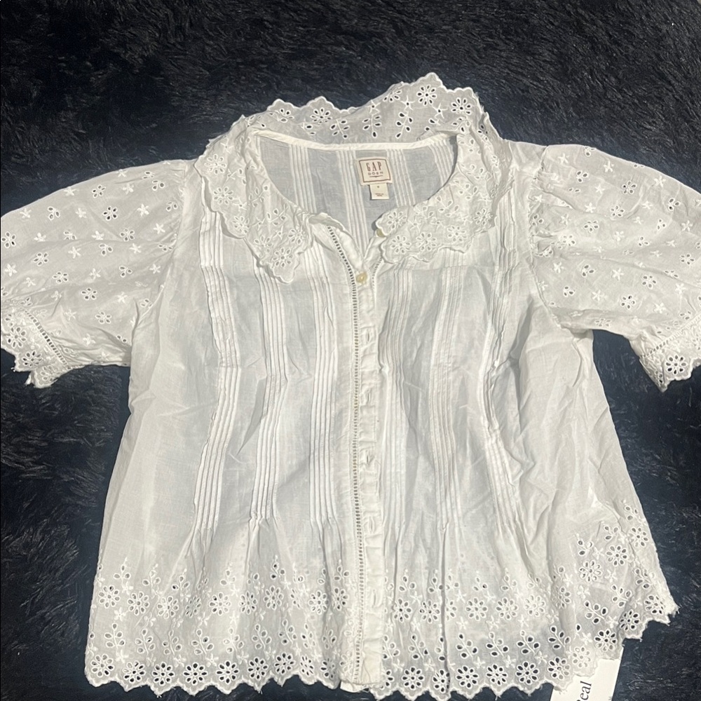 GAP DOEN size small White Eyelet Button-Up Blouse size small